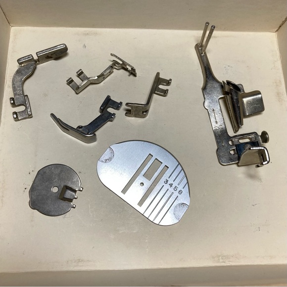 Singer Attachments for Special Zig Zag Sewing Machine Model 603 Touch & Sew - Picture 9 of 16